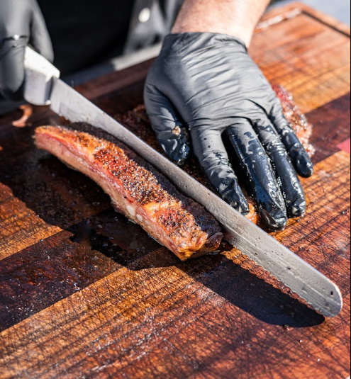 Slicing ribs at Si Baby BBQ